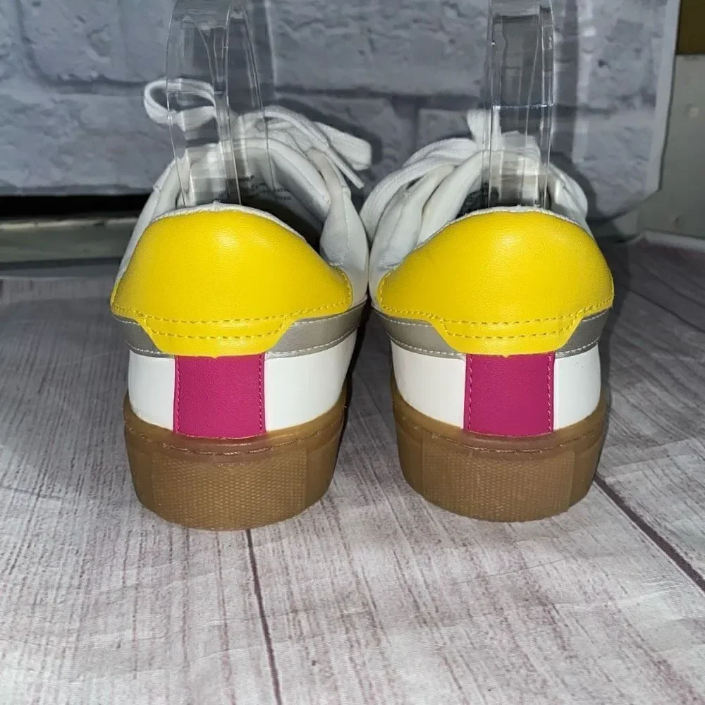 Universal Thread women 9 multicolor sneaker